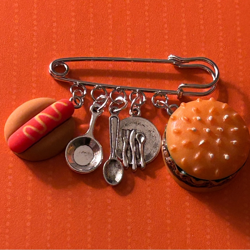 NWOT Safety Pin Brooch: BBQ time Charms 🍔🌭 A burger, Hot Dog, fry pan, utensils